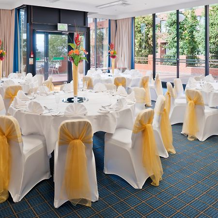 Holiday Inn Runcorn M56 Junction 12 By Ihg Eksteriør billede