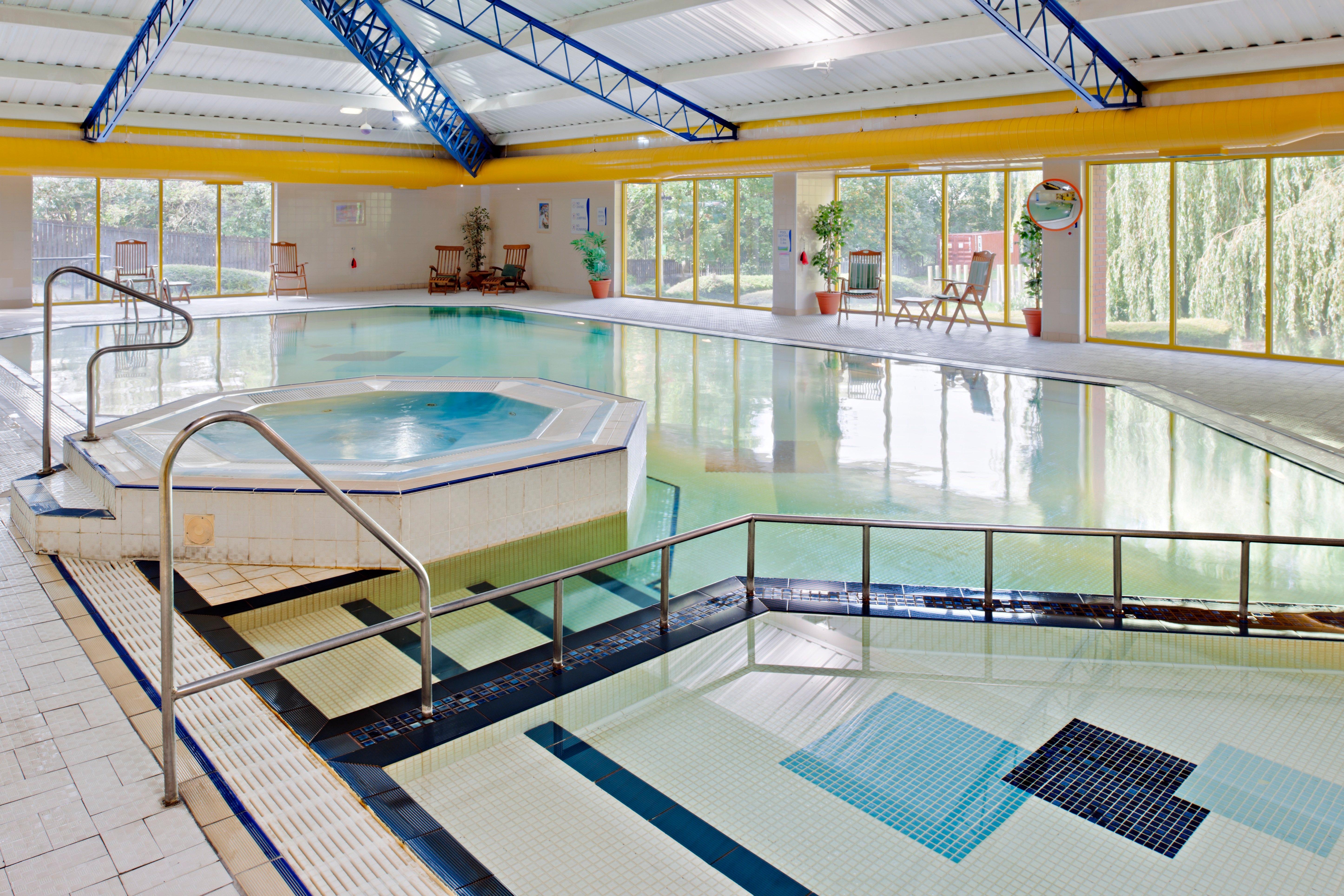 Holiday Inn Runcorn M56 Junction 12 By Ihg Eksteriør billede