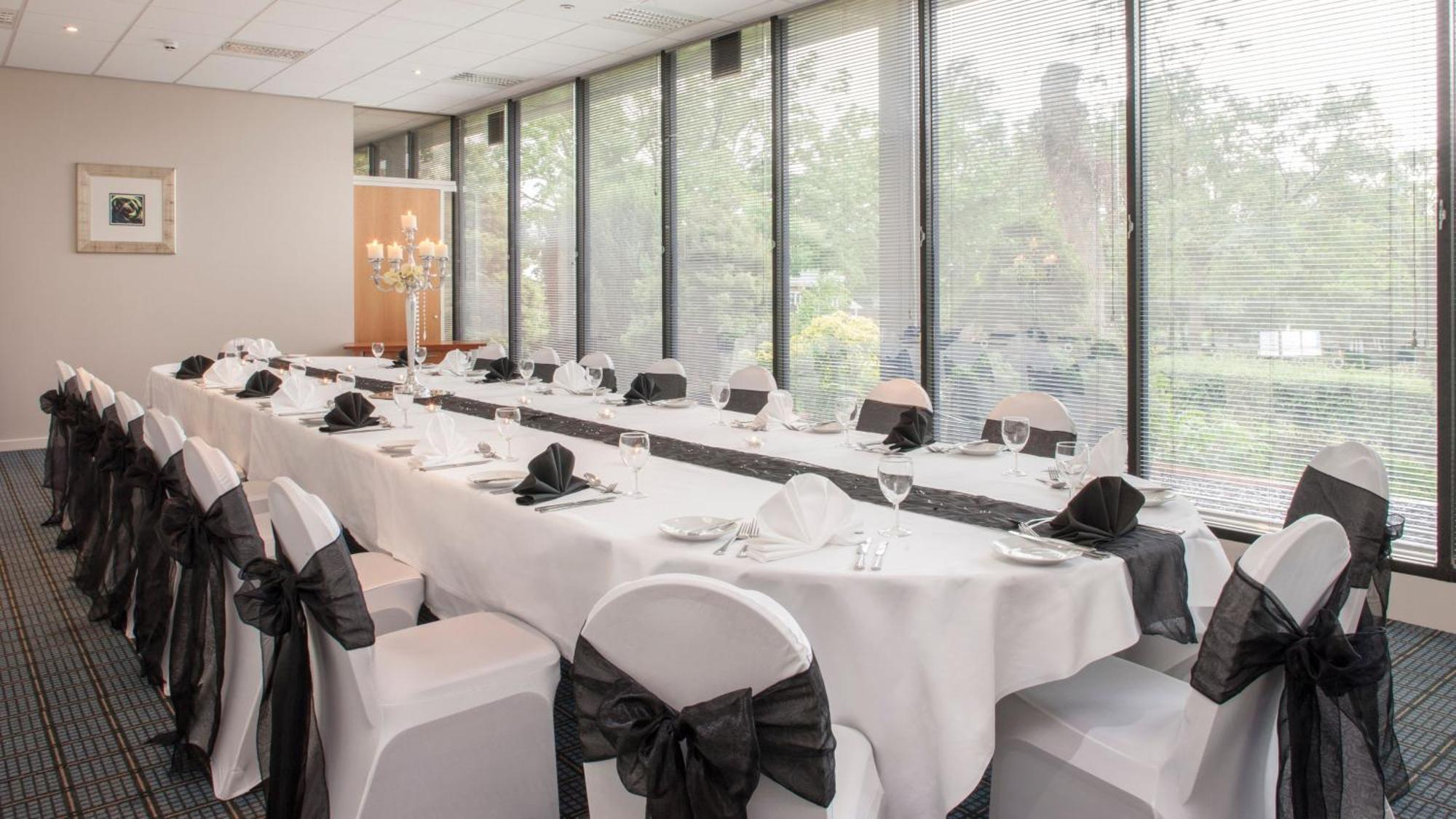 Holiday Inn Runcorn M56 Junction 12 By Ihg Eksteriør billede