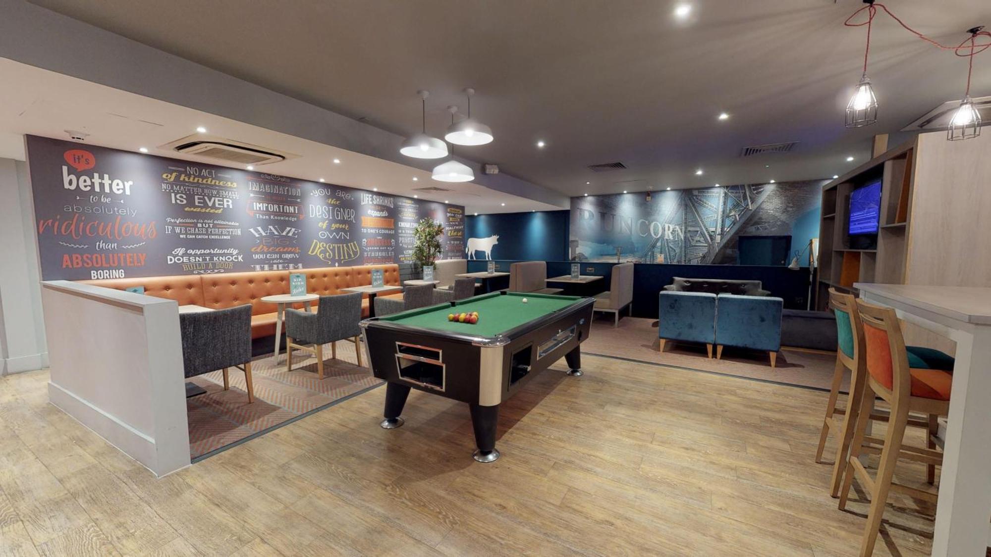 Holiday Inn Runcorn M56 Junction 12 By Ihg Eksteriør billede